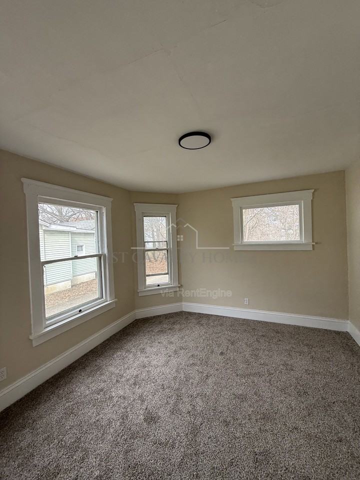 2213 17th St Ne - Photo 3 of 10