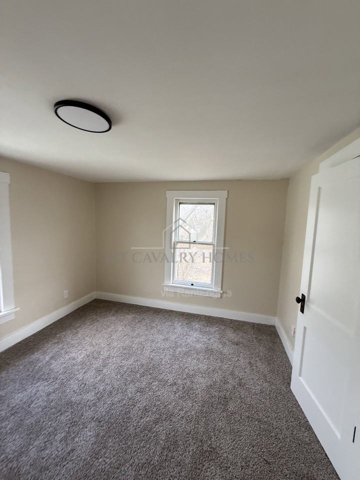 2213 17th St Ne - Photo 7 of 10