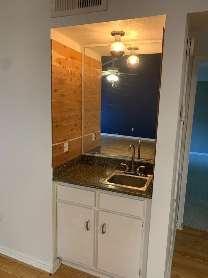 1100 Augusta Dr #18 - Photo 3 of 20