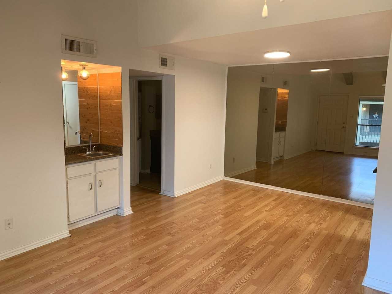 1100 Augusta Dr #18 - Photo 4 of 20