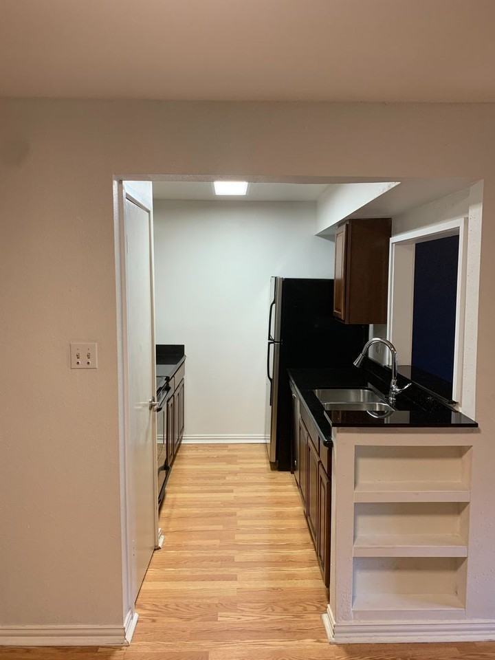 1100 Augusta Dr #18 - Photo 5 of 20