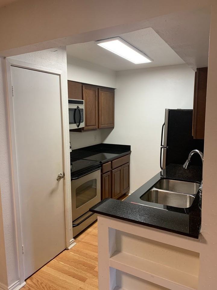 1100 Augusta Dr #18 - Photo 7 of 20