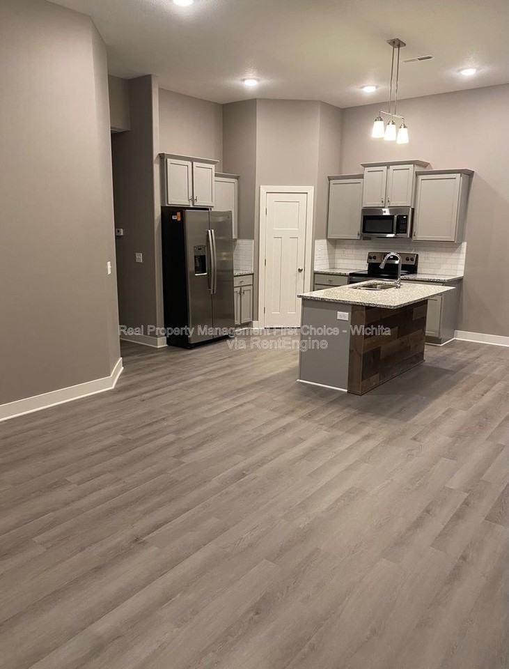 3318 W 45th St S - Photo 2 of 16