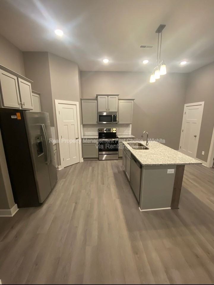 3318 W 45th St S - Photo 3 of 16