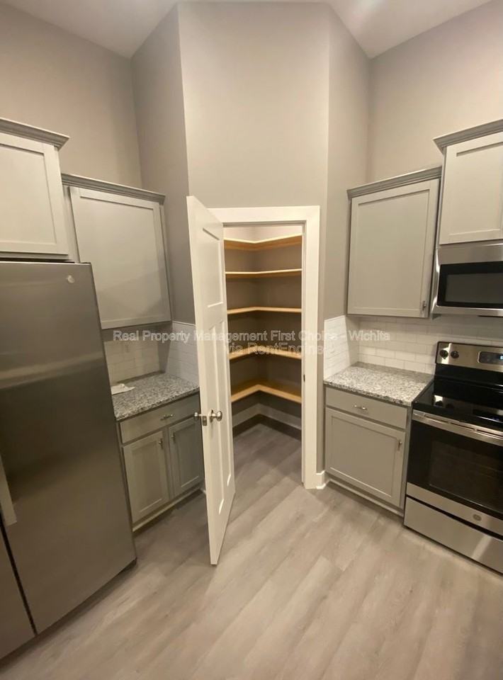 3318 W 45th St S - Photo 4 of 16