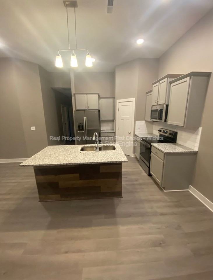 3318 W 45th St S - Photo 5 of 16