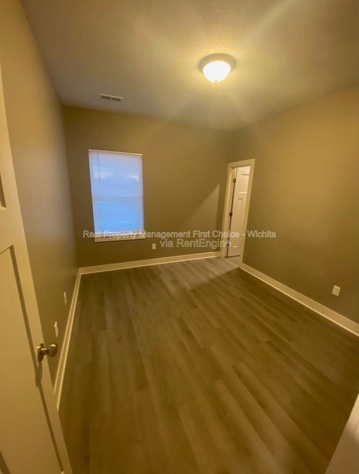 3318 W 45th St S - Photo 7 of 16