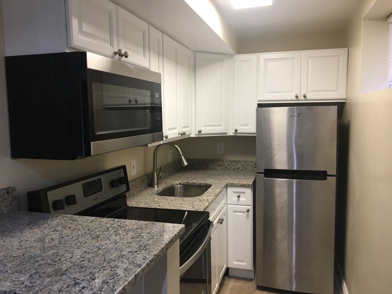 1809 Belmont - Photo 4 of 18