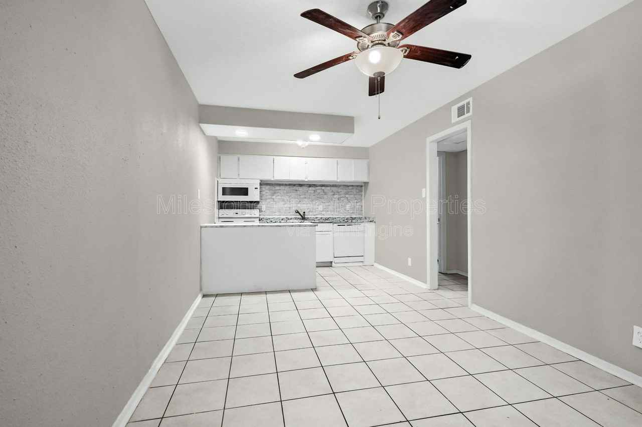 816 S Crockett St #3 - Photo 3 of 15