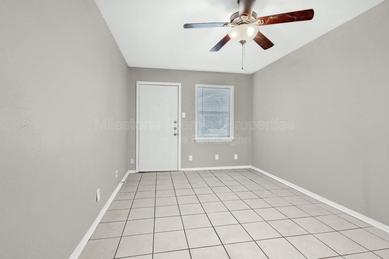 816 S Crockett St #3 - Photo 6 of 15