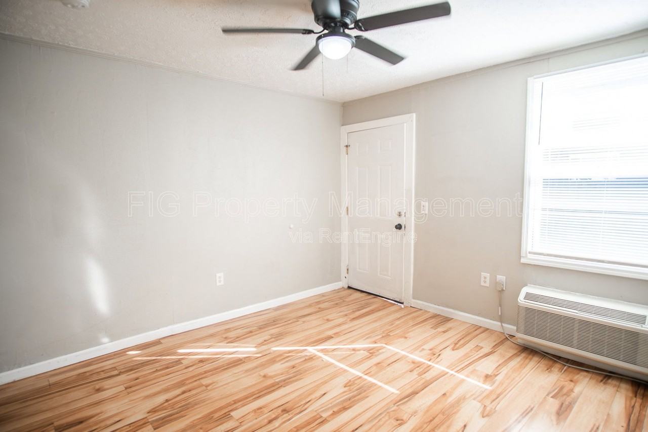 1416 Chicago Ave - Photo 4 of 14