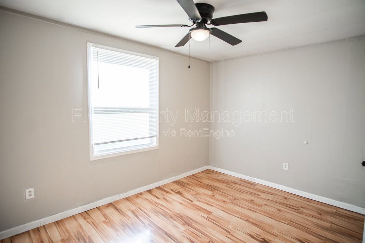 1416 Chicago Ave - Photo 6 of 14