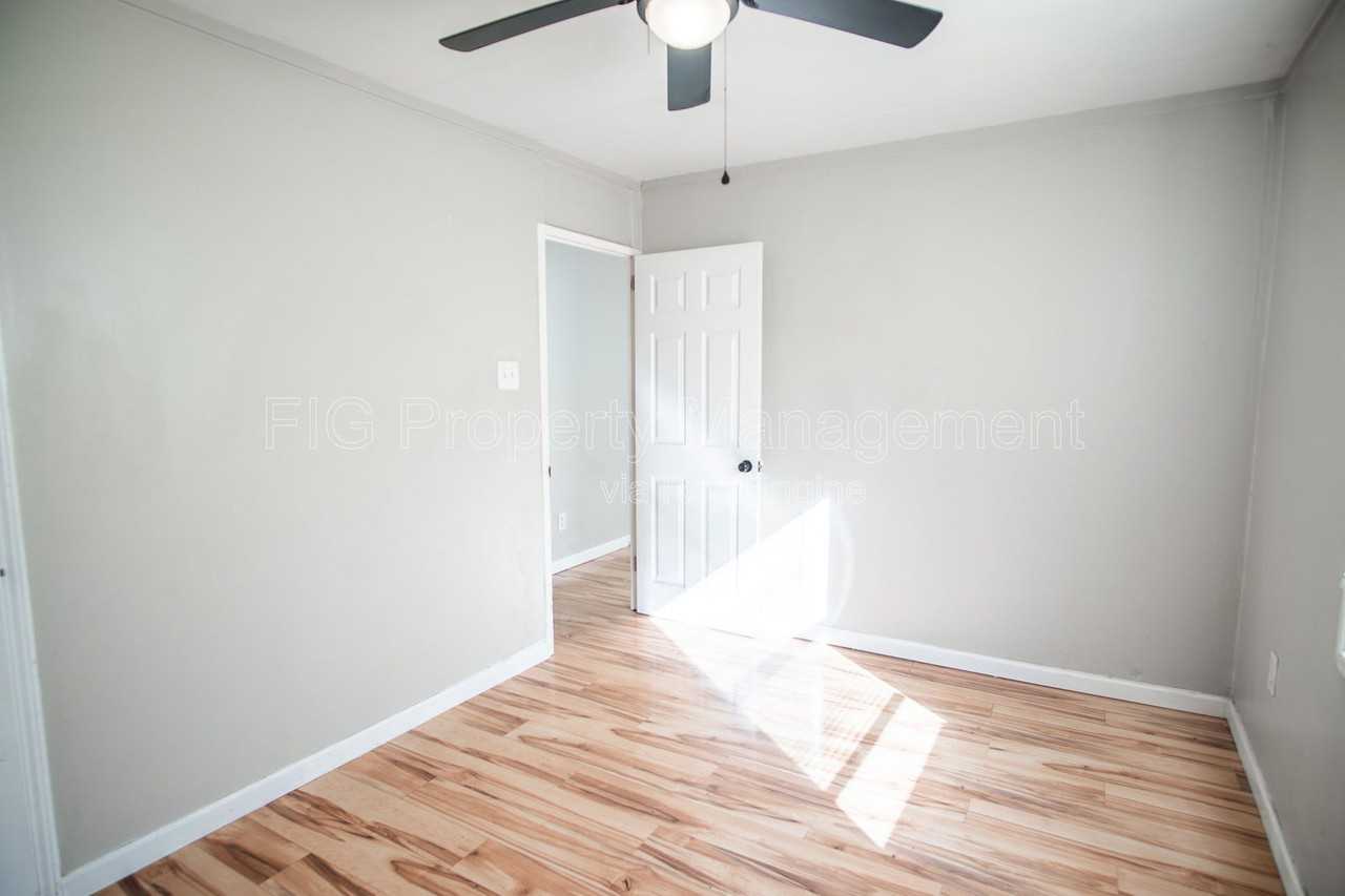 1416 Chicago Ave - Photo 7 of 14