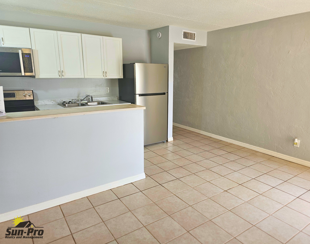 515 Silver Beach Ave #3 - Photo 7 of 21