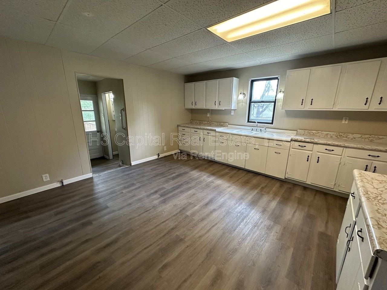 1006 N 2nd St - Photo 2 of 10