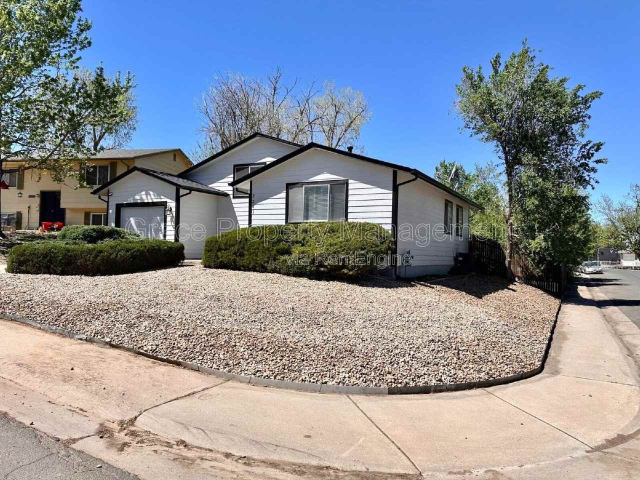 2241 Dawson Cir - Photo 2 of 17