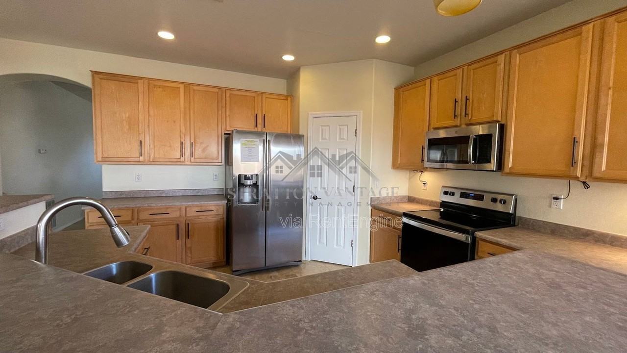 6814 W Lariat Ln - Photo 3 of 41