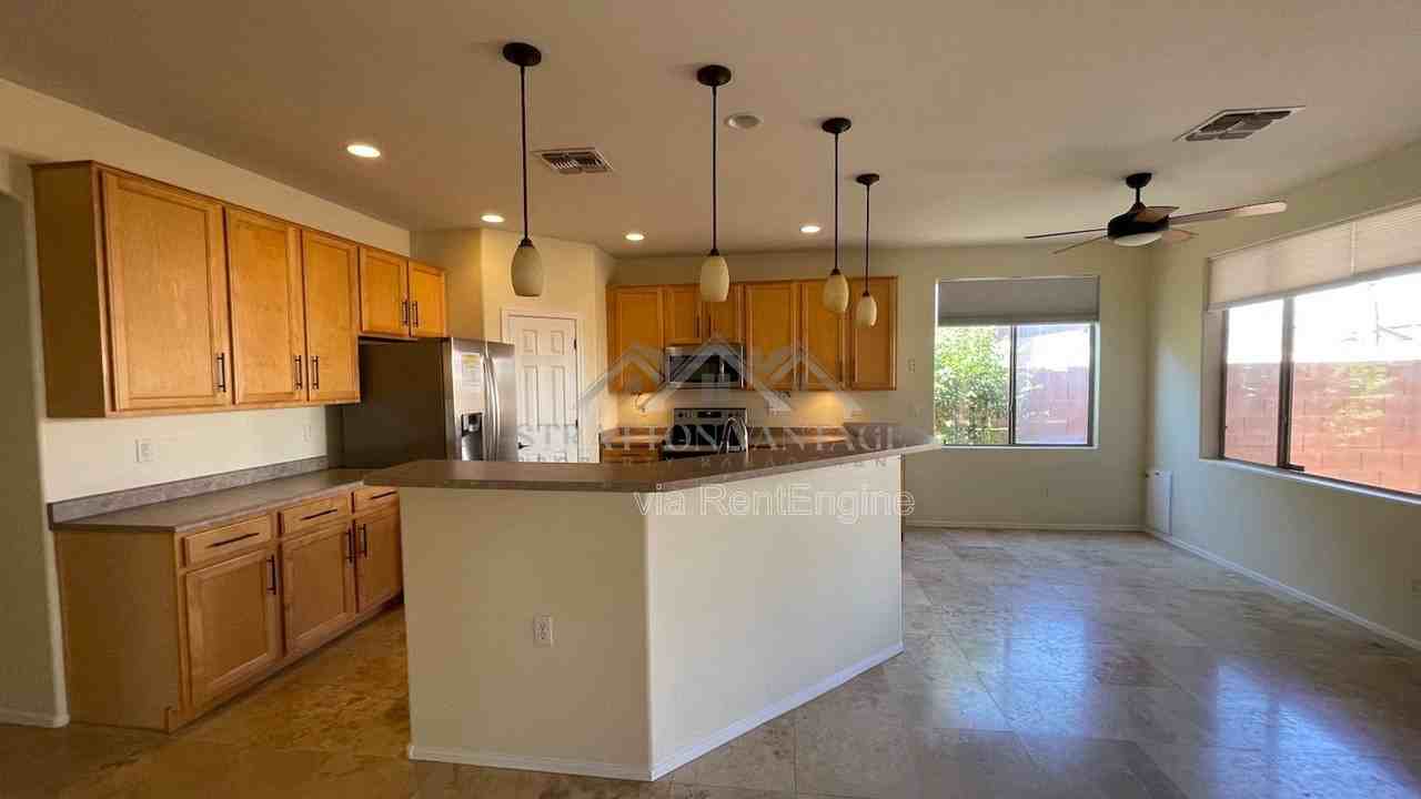 6814 W Lariat Ln - Photo 5 of 41