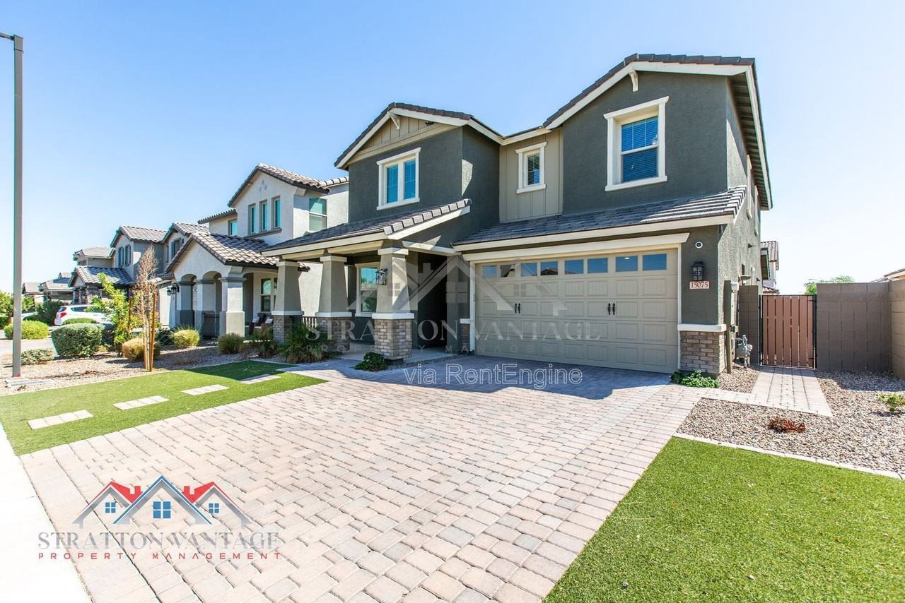 15075 W Mckinley St - Photo 2 of 50