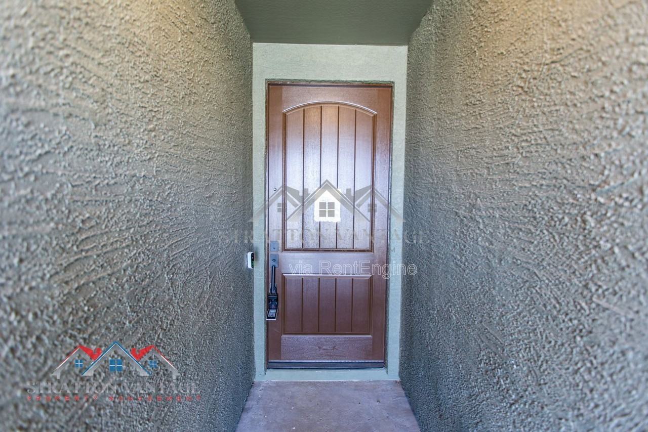 15075 W Mckinley St - Photo 6 of 50