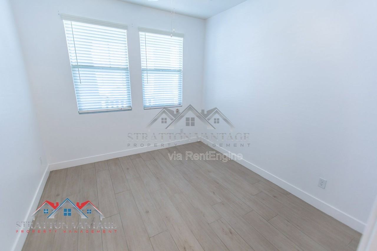 15075 W Mckinley St - Photo 7 of 50