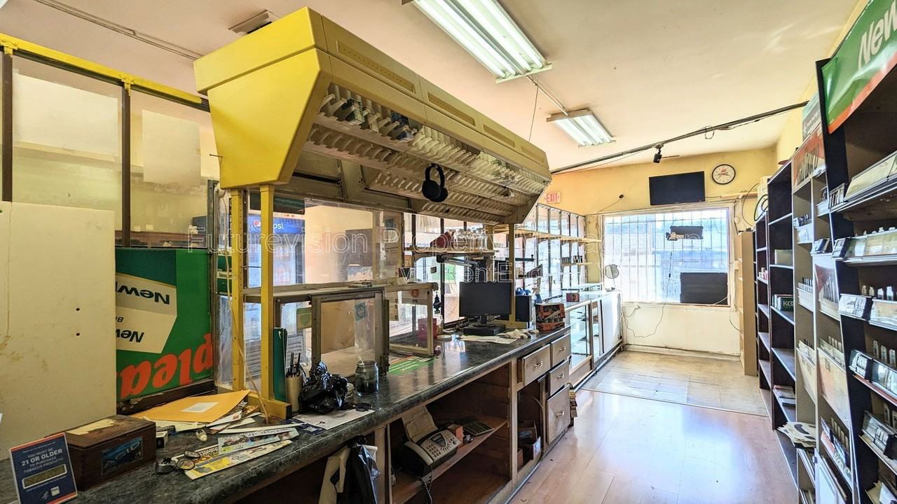 825 W Jefferson St - Photo 3 of 13