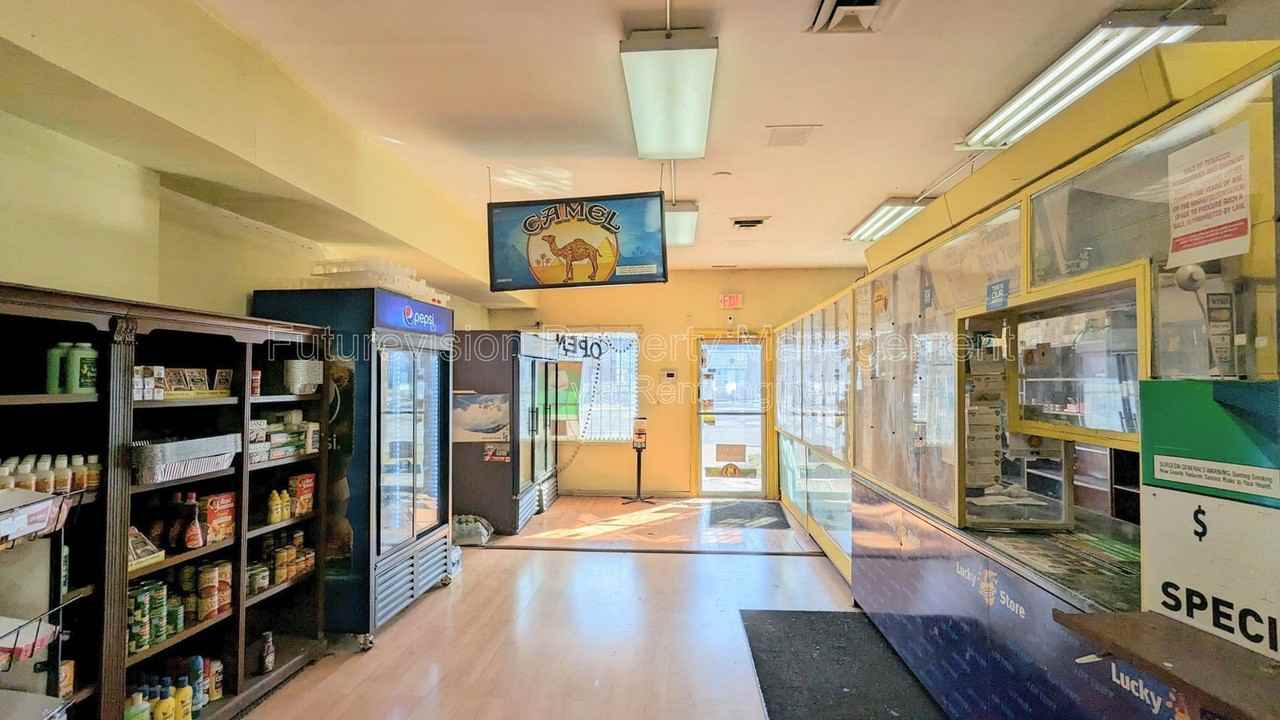 825 W Jefferson St - Photo 4 of 13