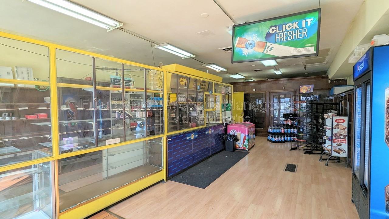 825 W Jefferson St - Photo 5 of 13