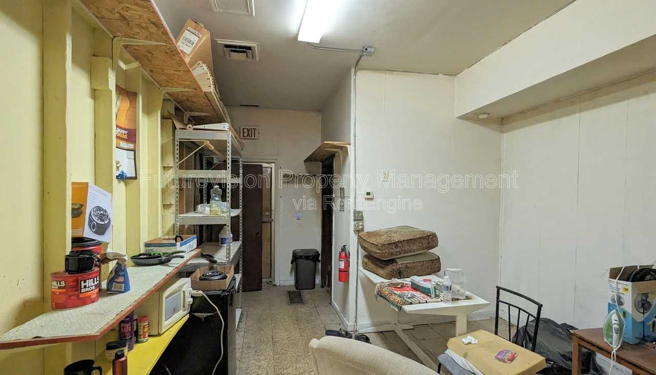 825 W Jefferson St - Photo 6 of 13