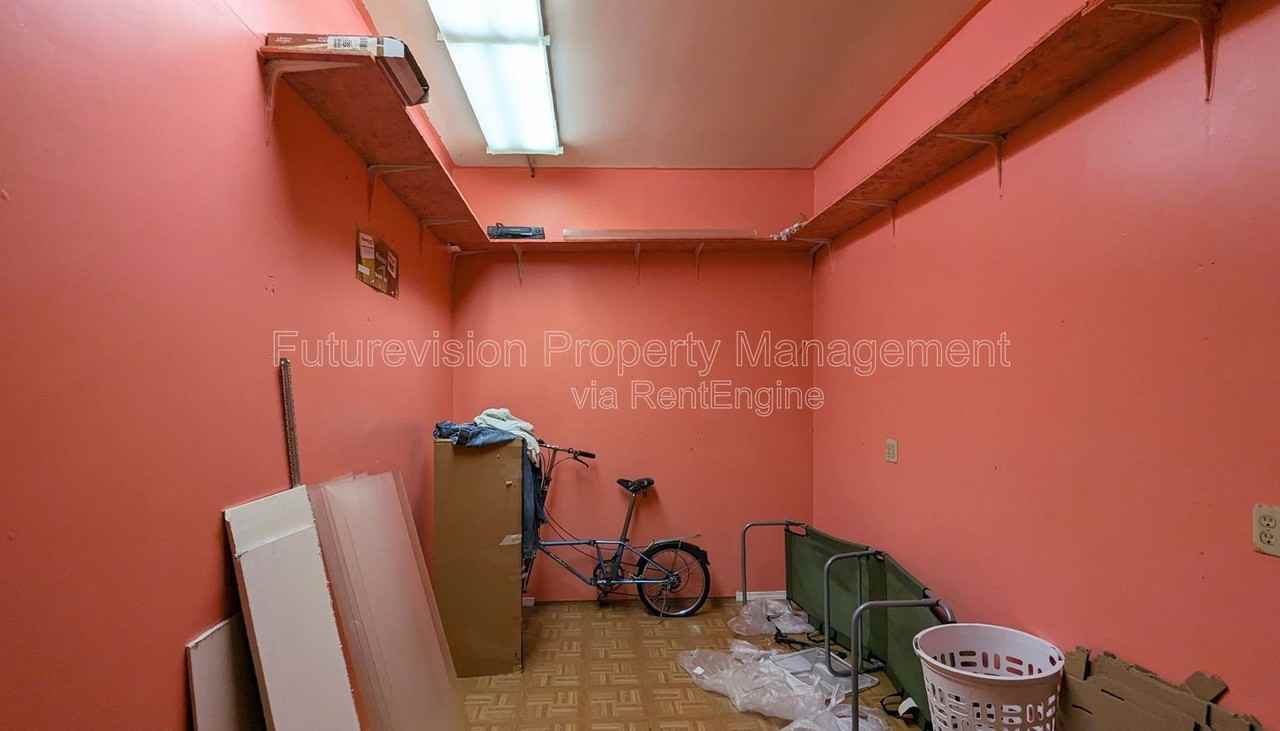 825 W Jefferson St - Photo 7 of 13