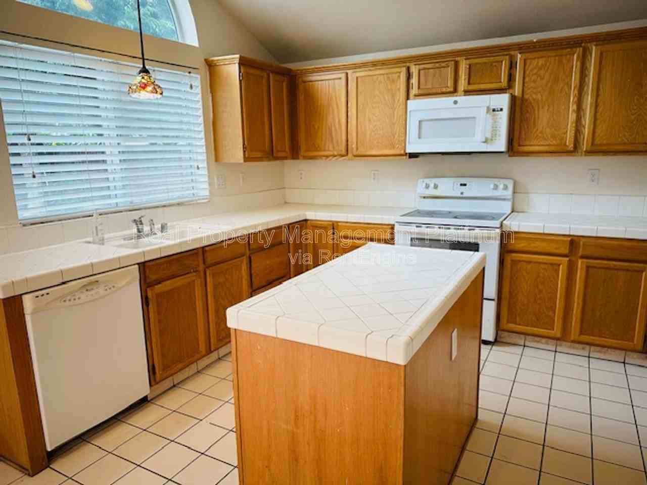 2775 Palo Alto Ave - Photo 2 of 19