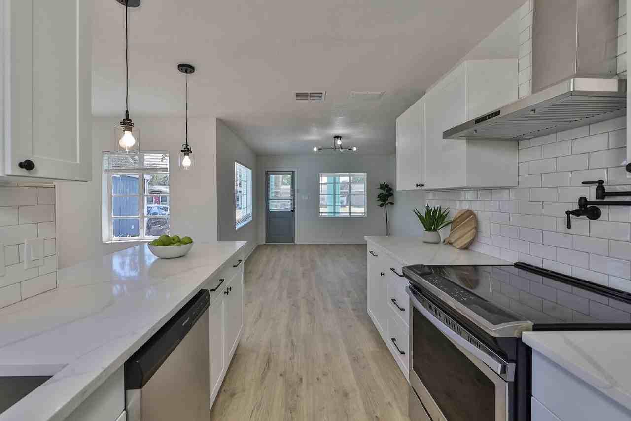 867 53rd Ter N - Photo 4 of 30