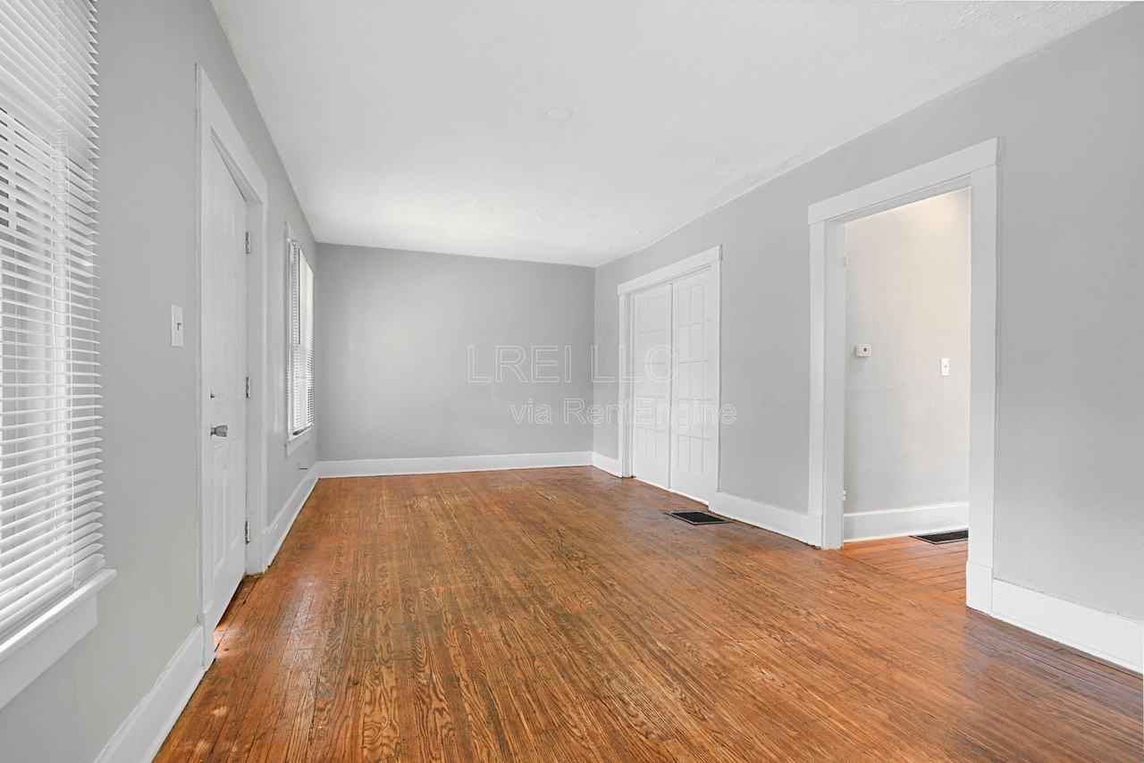 627 S 38th St - Photo 2 of 12