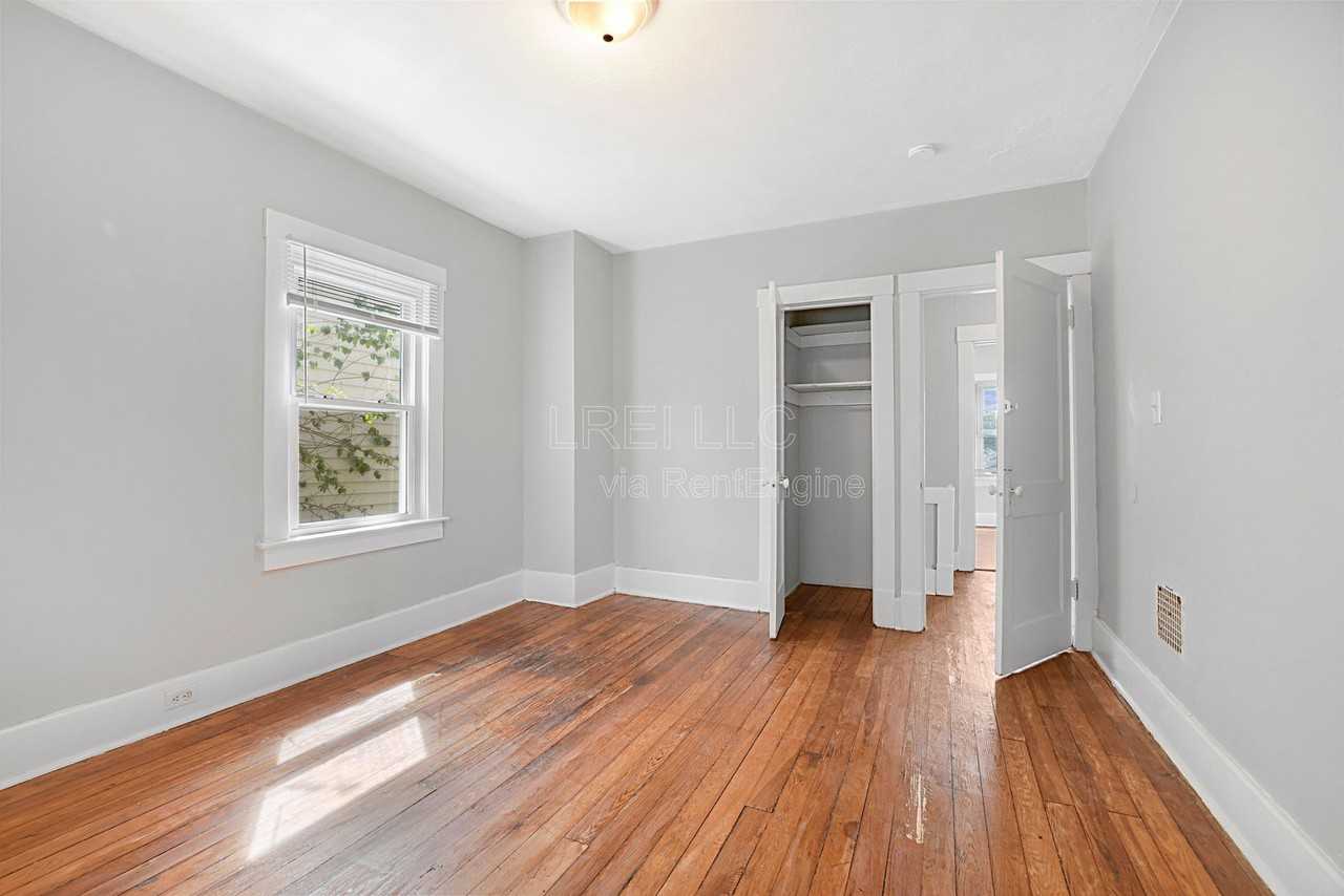 627 S 38th St - Photo 6 of 12