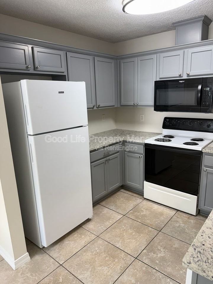 9980 Bowman Ave #B - Photo 3 of 18