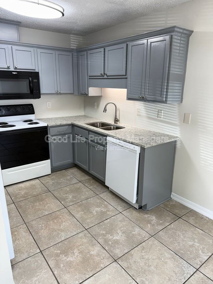 9980 Bowman Ave #B - Photo 4 of 18