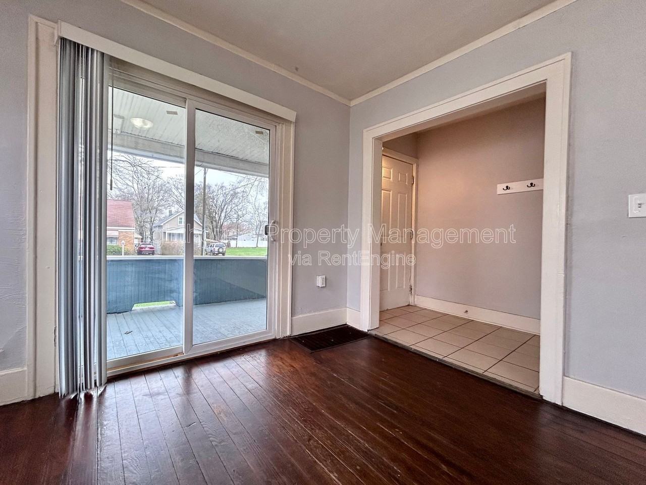 39 Iona Ave #1 - Photo 4 of 15