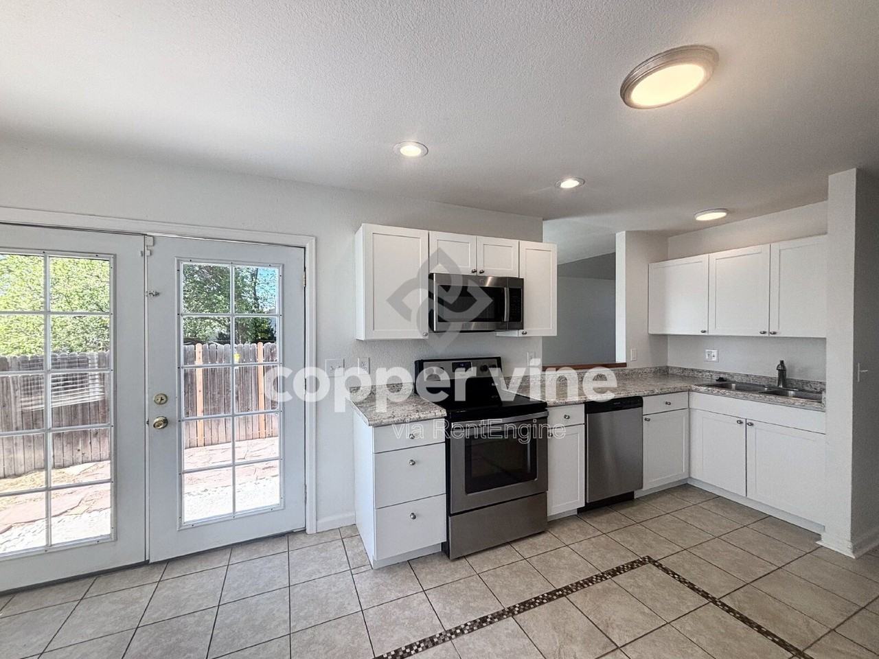 700 4th St - Photo 7 of 30