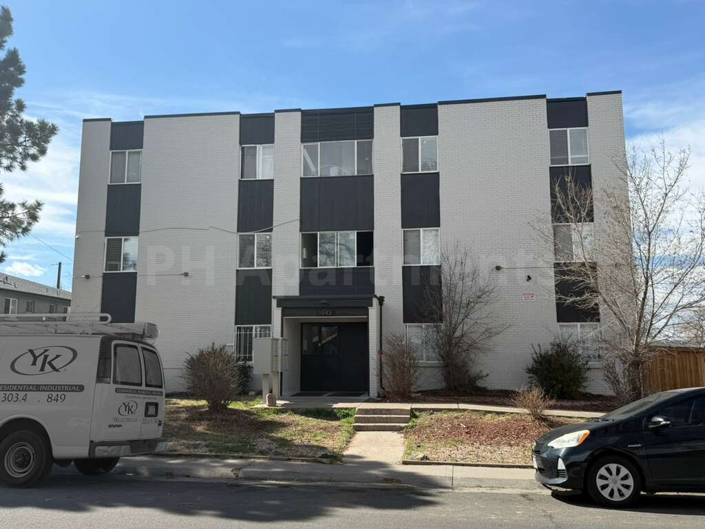 1943 Dallas Street - Photo 2 of 39