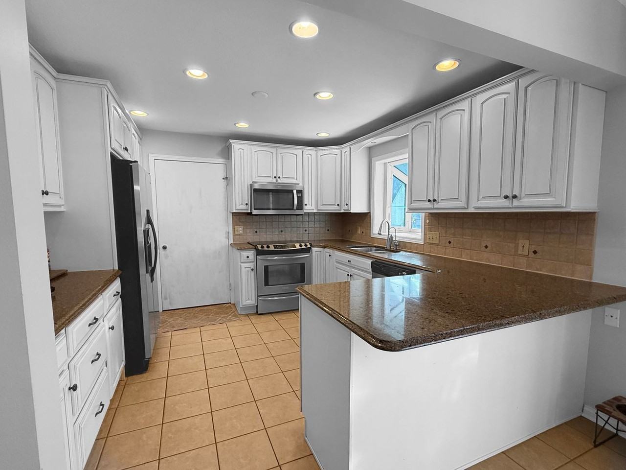 25715 Wild Rose Ln - Photo 5 of 16