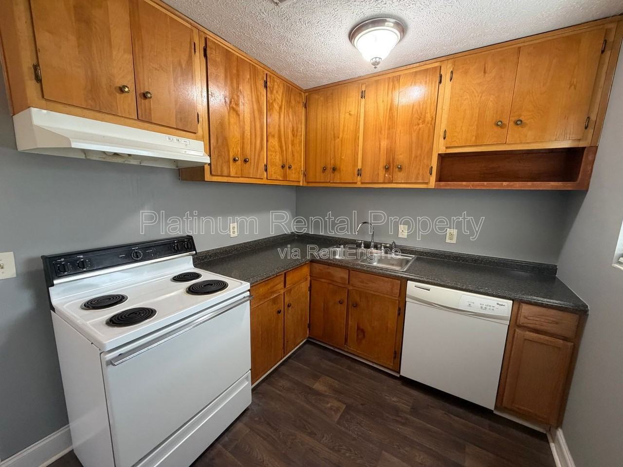 1492 Waverly Way - Photo 5 of 13