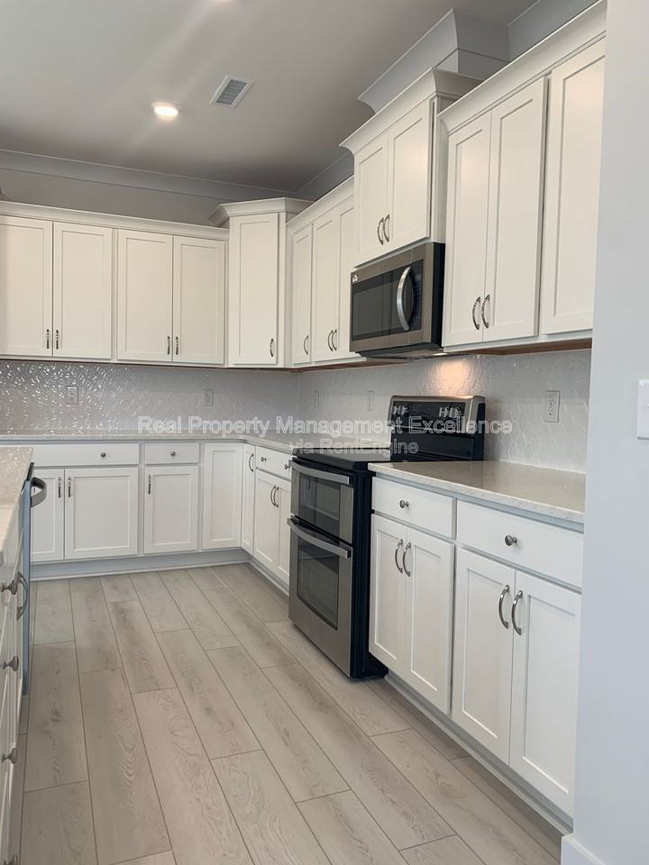 150 Steppe Way - Photo 6 of 39