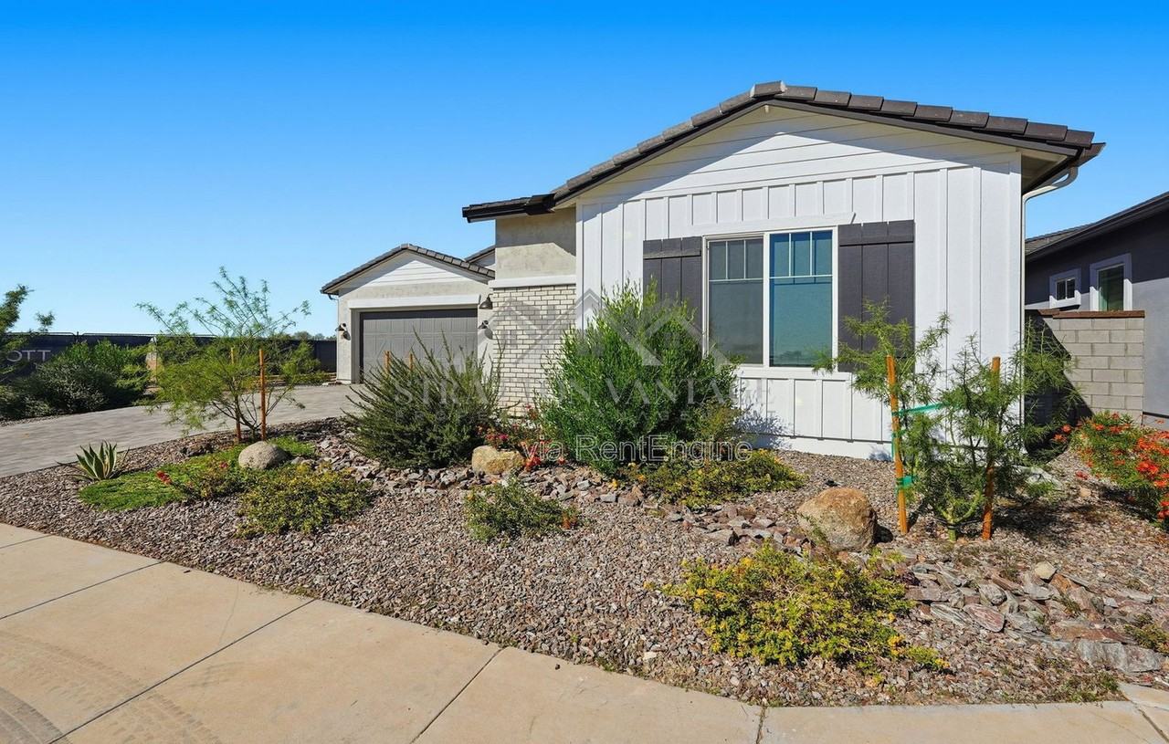 13668 W Hackamore Dr - Photo 2 of 50