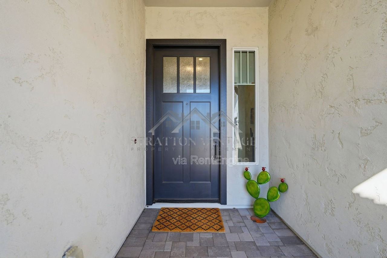 13668 W Hackamore Dr - Photo 4 of 50