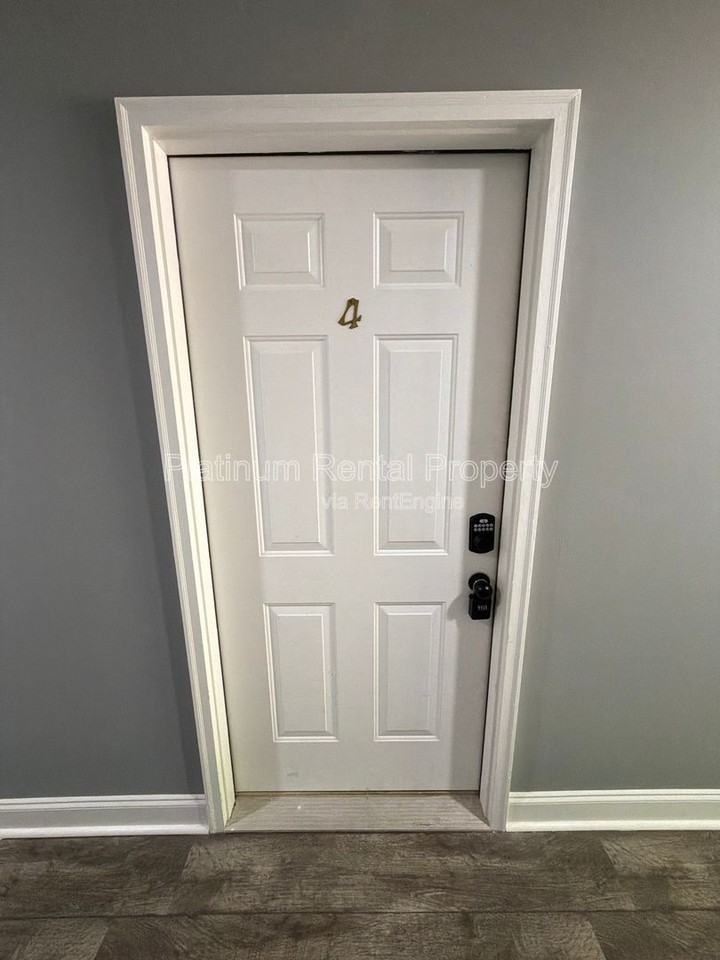 1502 Waverly Way - Photo 3 of 19