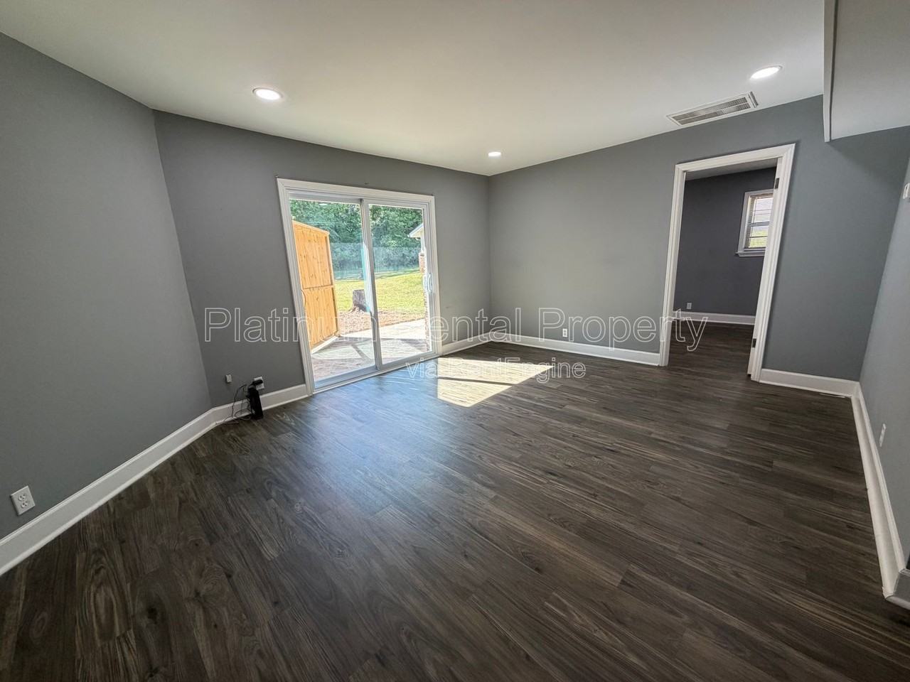 1502 Waverly Way - Photo 5 of 19