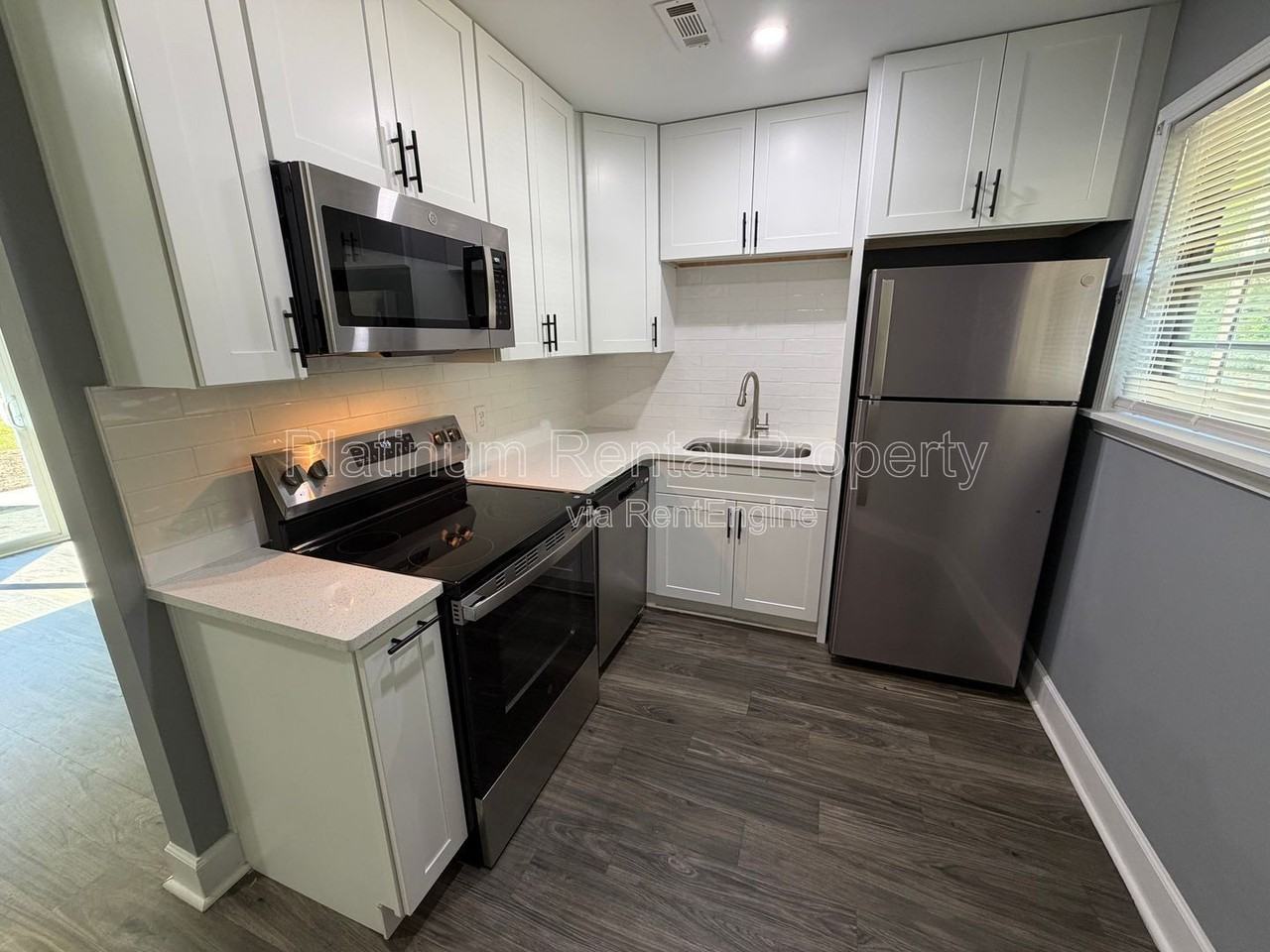 1502 Waverly Way - Photo 6 of 19