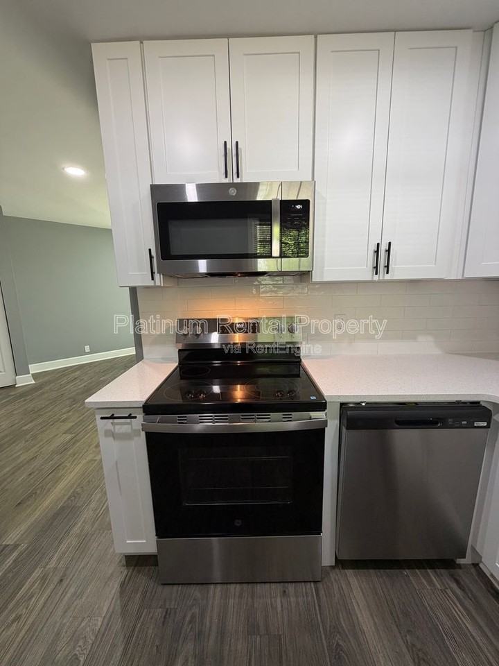 1502 Waverly Way - Photo 7 of 19