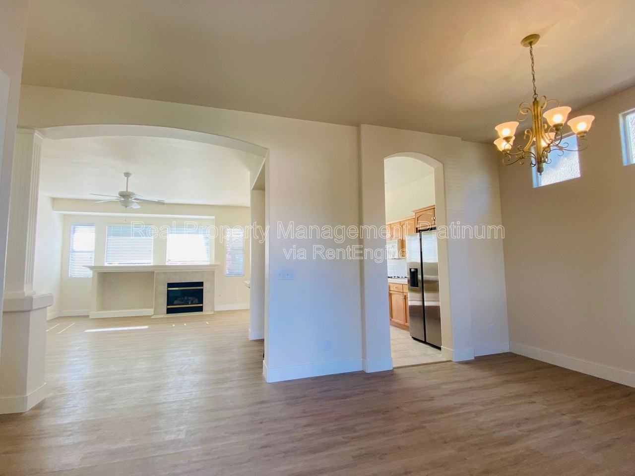 2916 Roberts Ave - Photo 2 of 37