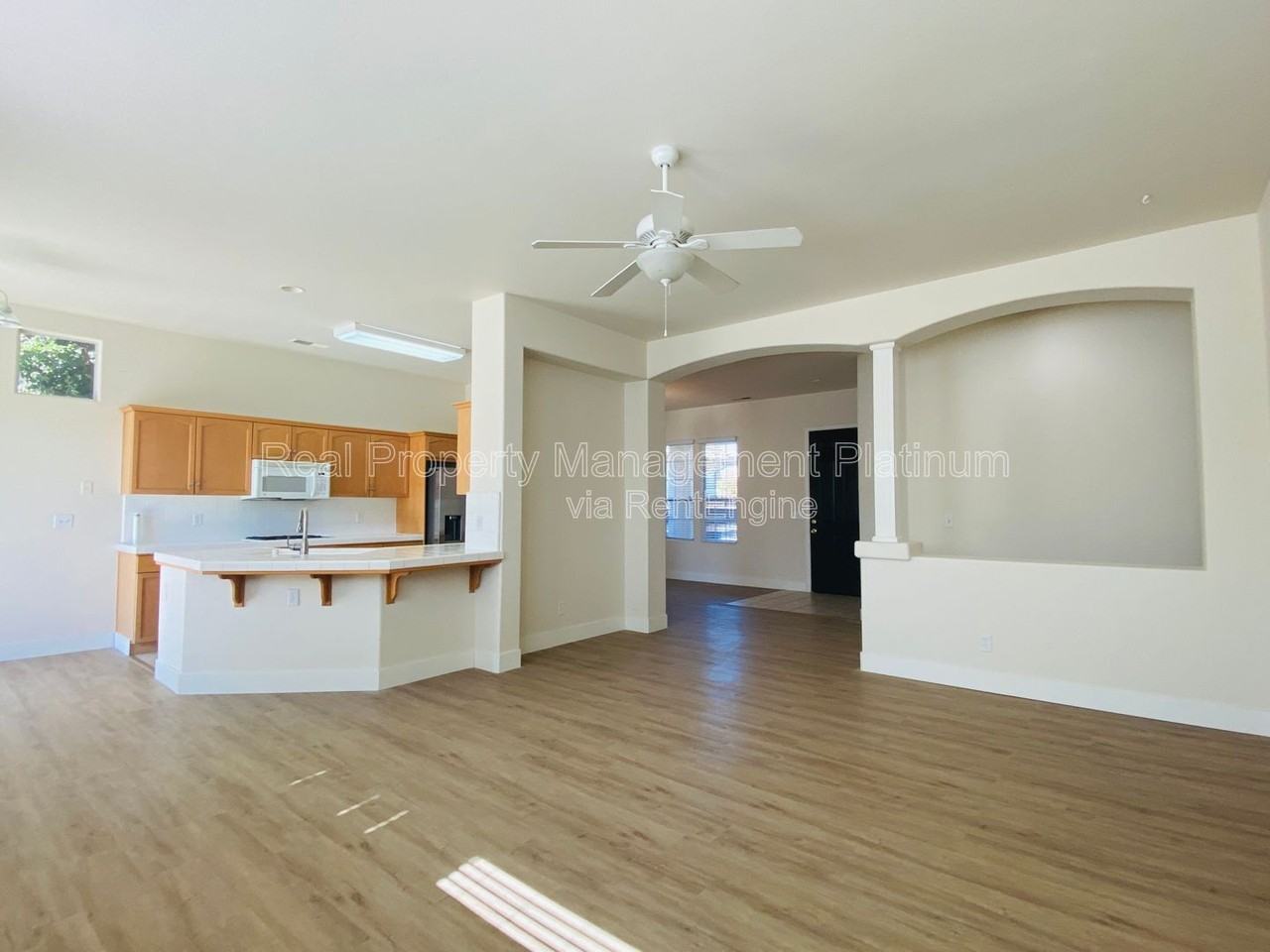 2916 Roberts Ave - Photo 4 of 37